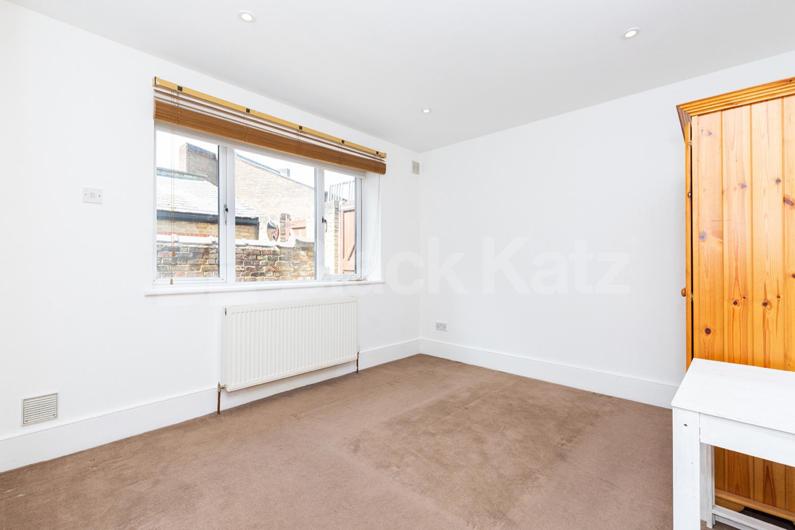 Minutes to a Zone 2 tube and the added benefit of a large private patio Highbury Park, Highbury